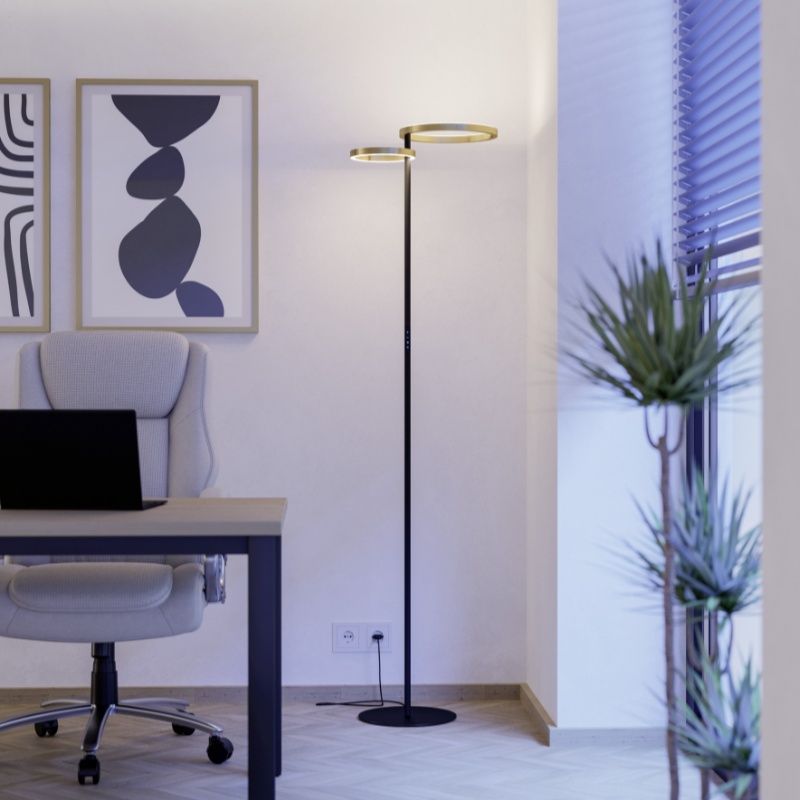 Design muovi lattiavalaisin messinki, Corwin, 16W, lämmin–kylmä valkoinen säädettävä LED, kosketushimmentimellä