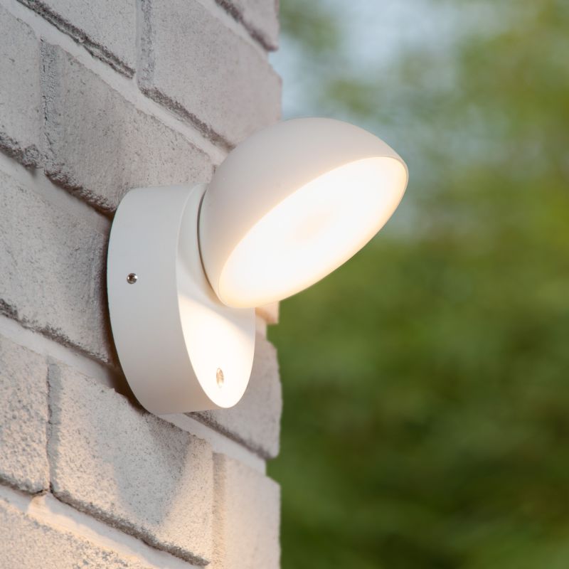 Valkoinen metalli ulkoseinävalaisin hämäräkytkimellä, Finn, 12W, 3000K LED, IP54