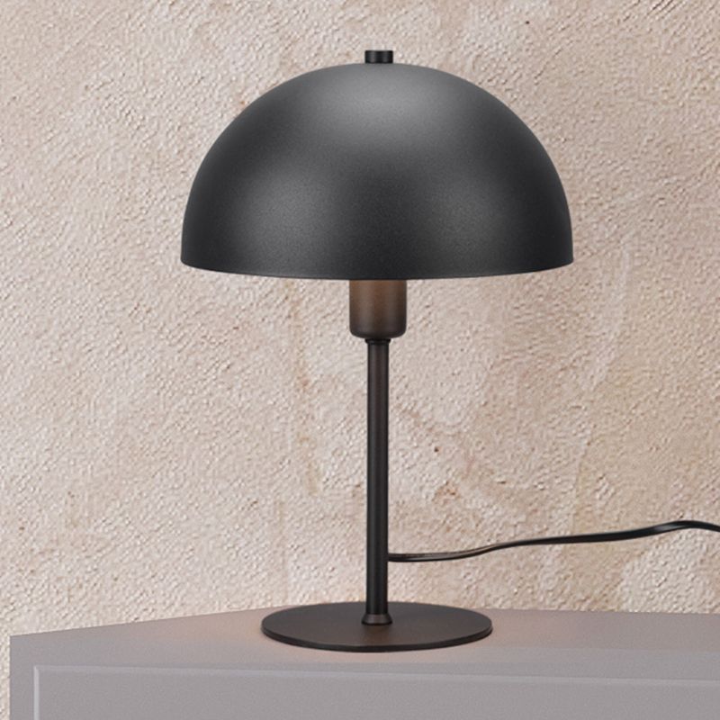 Musta metalli pöytävalaisin, Fransisca, katkaisimella