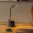 Musta muovi työpöytävalaisin, Penny, 4,7W, 3000K LED, katkaisimella