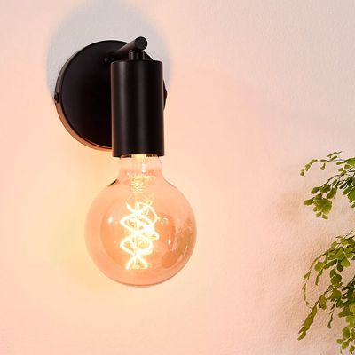 Musta metalli seinävalaisin , Leanne