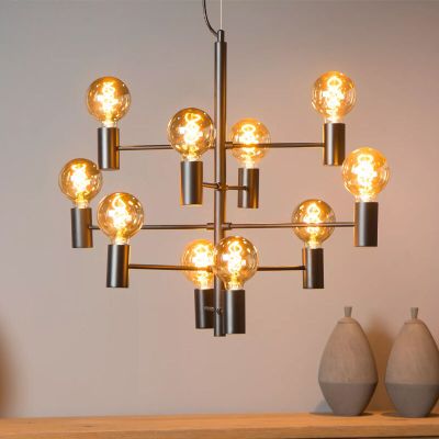 Musta metalli riippuvalaisin, Leanne