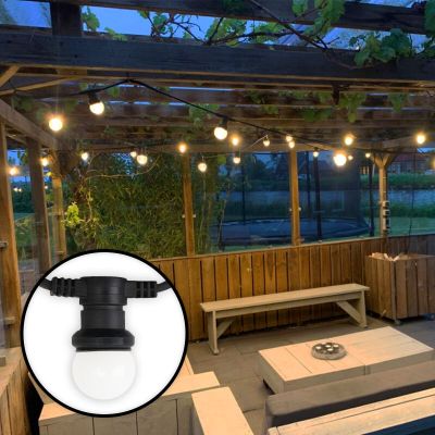 80 metrin valosarja, jossa on 80 maidonvalkoista lamppua