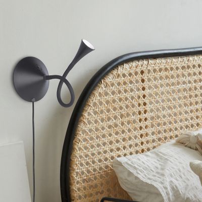 Musta muovi pöytävalaisin, Yelaisa, 3W, 3000K LED, katkaisimella